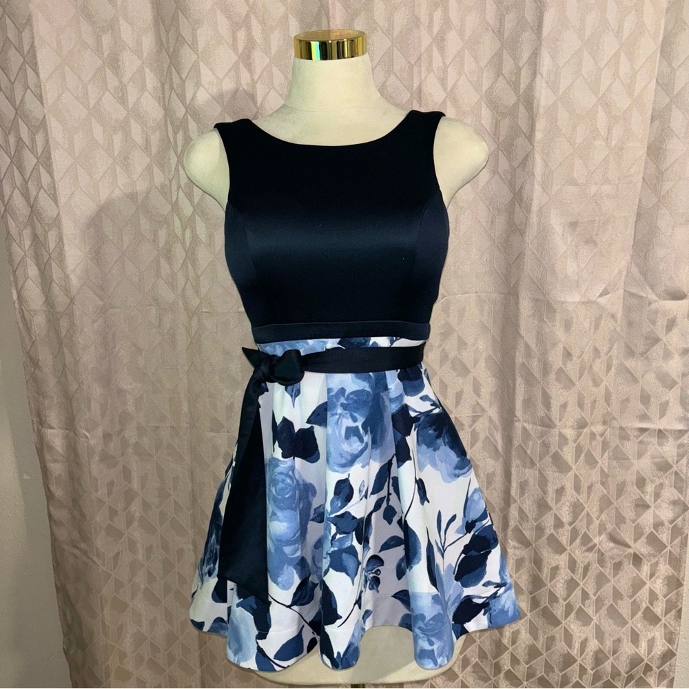 #0036 Xtraordinary‎ blue dress with flowers, size 3